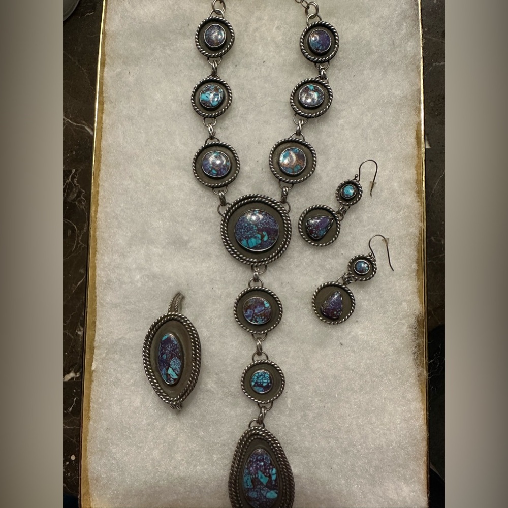 Brand New Mohave Turquoise 10 Stone Lariat set